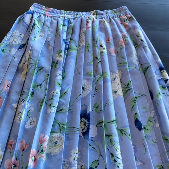 Vintage Skirt 8 Petite 90s Floral Pleated Midi Cottagcore Coquette soft feminine - Picture 2 of 5